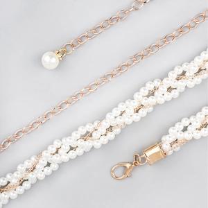 Elegante catena in vita a più strati con perle, chiusura regolabile e ciondolo di perle