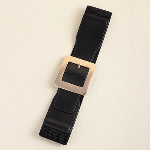 Large ceinture élastique en cuir PU noir pour femme avec une grande boucle carrée dorée