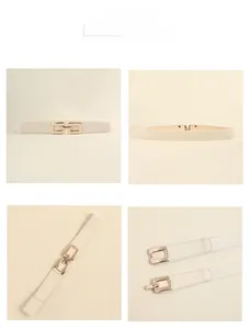 Dettaglio di cintura elastica beige con fibbie quadrate doppie in oro chiaro