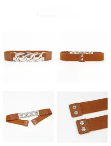 Détails de ceinture élastique marron montrant la boucle chaîne argentée et les pressions