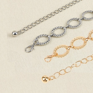 Chaîne de taille minimaliste en métal doré et argenté avec élégant pendentif à gland
