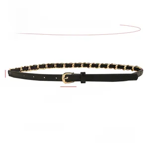 Vue détaillée de la ceinture chaîne en cuir noir avec boucle dorée et mesures précises