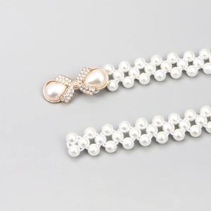 Chaîne de taille élégante à double rangée de perles avec boucle nœud en strass et gouttelettes