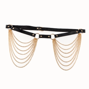 Cintura punk in pelle PU nera con anelli a O dorati e catene a frange metalliche multistrato