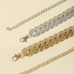 Ceinture chaîne gourmette élégante en or et argent avec cristaux et fermoir ajustable