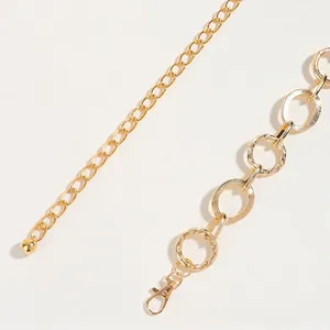 Minimalistischer goldener Kettengürtel mit Ringverschlüssen für Kleider und Anzüge