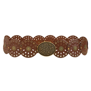 Cintura bohémien vintage in pelle con borchie metalliche e grande fibbia incisa