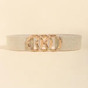 Elegante beige elastische brede riem voor dames met decoratieve gouden ringen sluiting