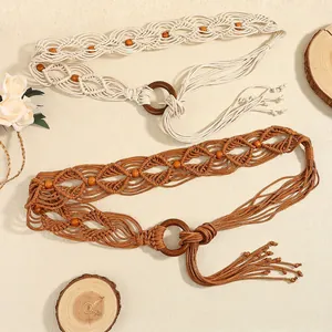 Ceinture tressée bohème avec perles en bois et pompons pour robes d'été