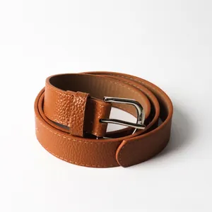 Ceinture Mode en Métal et Similicuir pour Femmes Boucle Géométrique Texture de Litchi Ceinture Décontractée pour Jeans