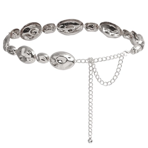 Silberne Metall-Taillenkette mit gehämmerten ovalen Platten im modischen Punk-Stil