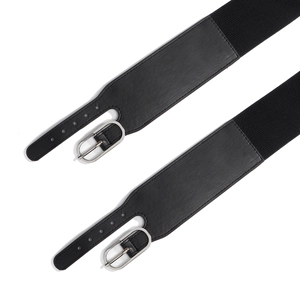 Détail des boucles argentées doubles sur les ceintures larges élastiques noires