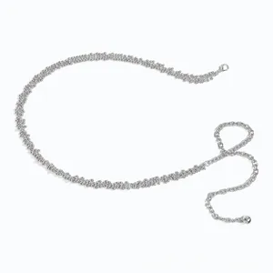 Nahaufnahme der Vintage Silberperlen-Taillenkette mit Karabiner und Kugelanhänger