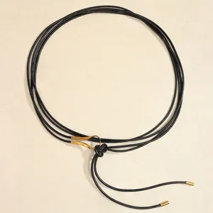 Corde de taille noire multicouche minimaliste avec boucle en métal doré