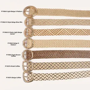 Colección de cinturones de paja trenzada en varios colores con hebillas de metal dorado