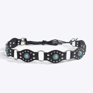 Ceinture tressée bohème noire avec perles turquoise et anneaux métalliques argentés