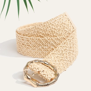 Cinturón trenzado beige a la moda con hebilla de bambú dorado para vestidos de verano