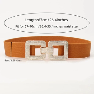 Détail de la largeur 4cm et élasticité 67-90cm de la ceinture marron en strass