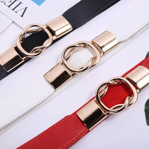 Ceintures élastiques en noir, blanc et rouge avec boucles métalliques dorées entrelacées
