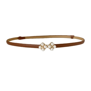Élégante ceinture fine en cuir marron pour femme avec boucle en perles et détails dorés