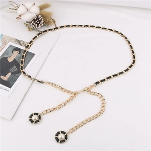 Chaîne de taille élégante en métal doré et cuir noir avec breloques fleurs en perles