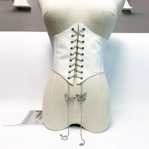 Ceinture corset vintage blanche avec laçage chaîne et breloques papillon femme