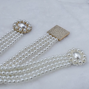 Elegante cintura elastica in perle a quattro file con fibbia in strass e metallo oro