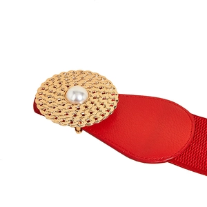 Ceinture élastique rouge pour femme avec boucle dorée ronde et perle blanche incrustée