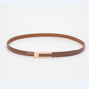 Ceinture fine en cuir marron pour femme avec boucle rectangulaire dorée et surpiqûres