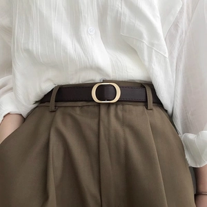 Ceinture Femme Minimaliste en Cuir Synthétique Avec Boucle Ovale Dorée en Alliage Vintage Sans Trous Couleur Unie Fine