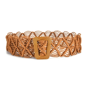 Détail d'une ceinture bohème en corde de cire tressée à la main avec boucle carrée en bois
