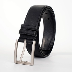Ceinture classique en cuir noir pour homme avec boucle ardillon argentée et relief