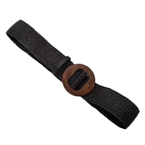 Ceinture large en paille tressée noire pour femme avec boucle ronde en bois marron
