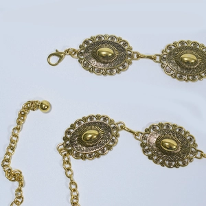 Détails de ceinture chaîne en métal doré vintage avec motifs en relief ovales évidés