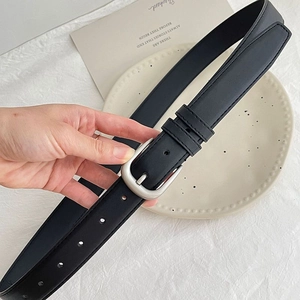 Minimalist black leather belt for women featuring a matte silver needle buckle for jeans