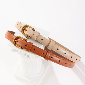 Ceinture fine en cuir pour femme en marron et beige avec boucle métallique dorée rétro