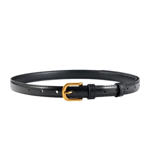 Ceinture fine en cuir noir pour femme avec une boucle fer à cheval dorée et élégante
