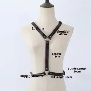 Vue détaillée montrant les dimensions du harnais de corps en cuir noir style punk