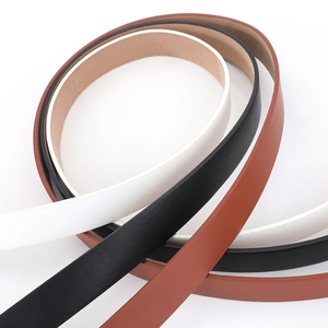Trois ceintures fines en cuir pour femmes en noir, blanc et marron avec boucles dorées
