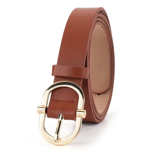 Vue détaillée d'une ceinture pour femme en cuir marron caramel avec boucle ovale dorée