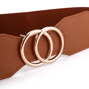 Ceinture élastique marron pour femme avec boucle dorée à double cercle sur fond blanc