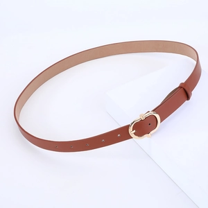 Ceinture minimaliste marron pour femme avec boucle ovale en métal doré poli