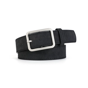 Cintura minimalista in pelle nera opaca da uomo con classica fibbia quadrata in metallo