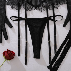 Ensemble de lingerie en dentelle noire avec porte-jarretelles, string, gants et bas résille