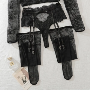 Ensemble lingerie en dentelle florale noire avec manches longues et porte-jarretelles