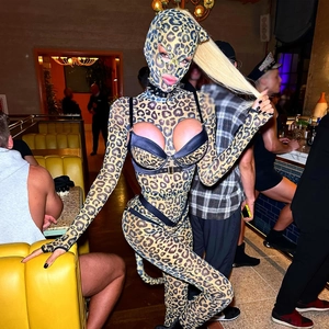 Ensemble body léopard sexy avec masque d'oreilles de chat et queue pour fête et club