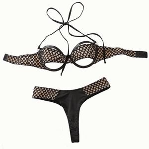 Set lingerie sexy a quadri neri con reggiseno allacciato al collo e perizoma coordinato