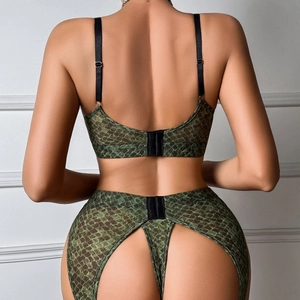 Ensemble lingerie deux pièces vert à imprimé serpent avec soutien-gorge et string