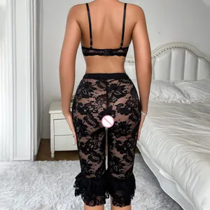 Zweiteiliges schwarzes Spitzen-Dessous-Set mit Blumenmuster und transparenter Schlaghose