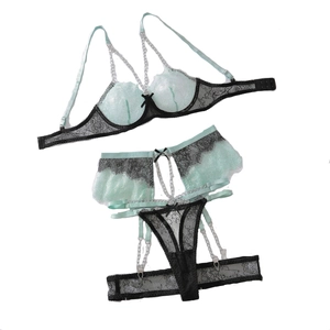 Ensemble lingerie 3 pièces en dentelle vert menthe et noir avec détails de chaînes argentées